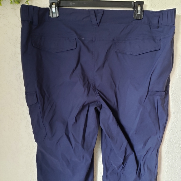 Like New Duluth Trading Co On The Fly Navy Blue Pants Women's Size 18 X 31 - Picture 7 of 10